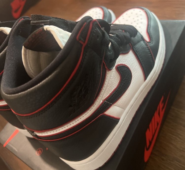 Air Jordan 1 Retro High Og Bloodline