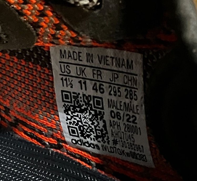 Carbon Beluga Yeezy Boost 350 V2