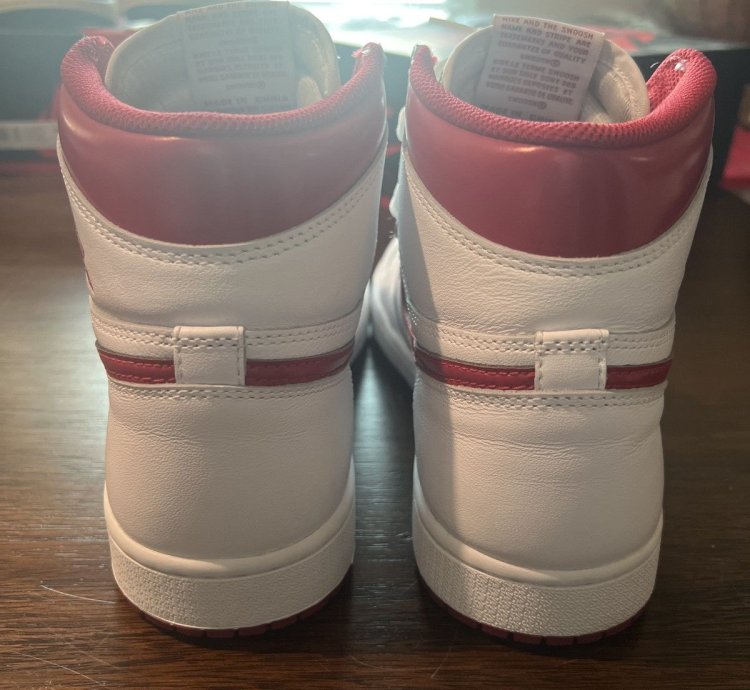 Air Jordan 1 Retro High Og Metallic Red