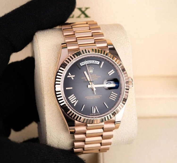 Rolex Day-date 40 228235 18k Rose Gold Black Ombre Roman Dial 40 Mm