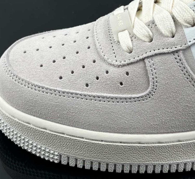 Nike Air Force 1 Nai-ke