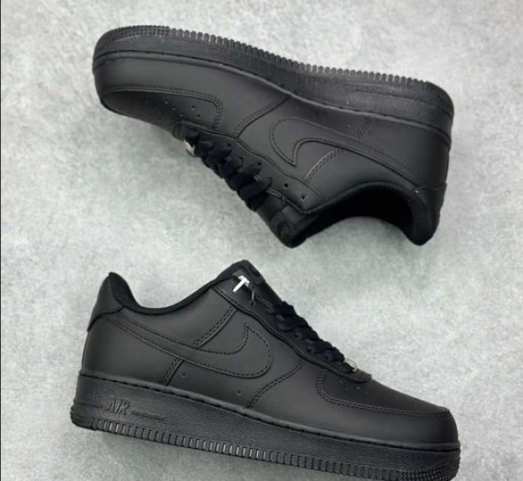 Nike Air Force 1 Triple Black