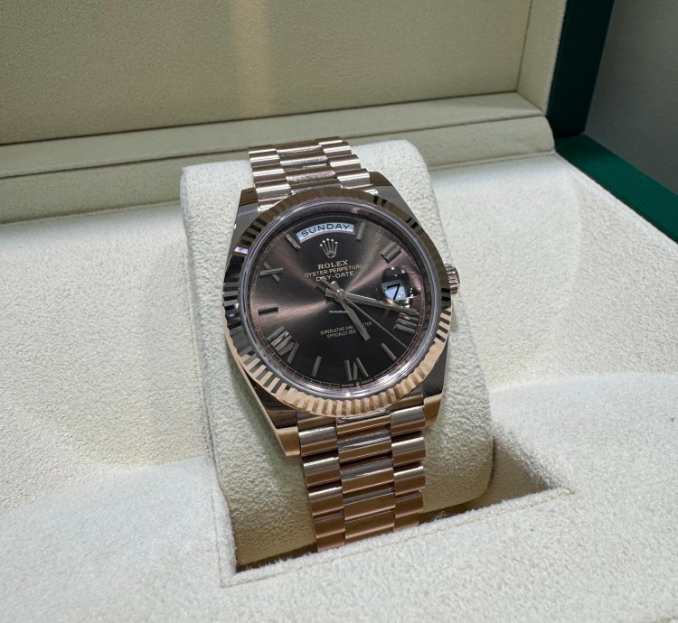 Rolex Day-date 40 228235 2025 40mm Everrose Presendial Bracelet Chocolate Dial Arabic Numerals Unworn Box Papers