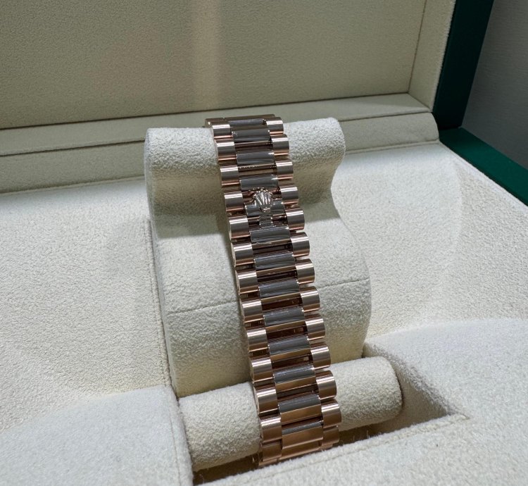 Rolex Day-date 40 228235 2025 40mm Everrose Presendial Bracelet Chocolate Dial Arabic Numerals Unworn Box Papers