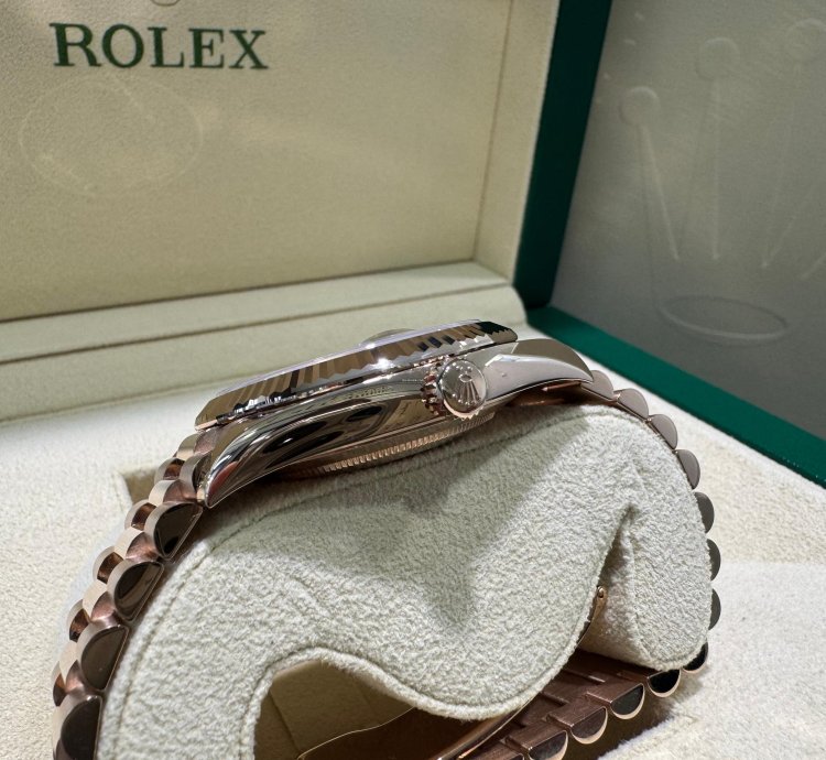 Rolex Day-date 40 228235 2025 40mm Everrose Presendial Bracelet Chocolate Dial Arabic Numerals Unworn Box Papers
