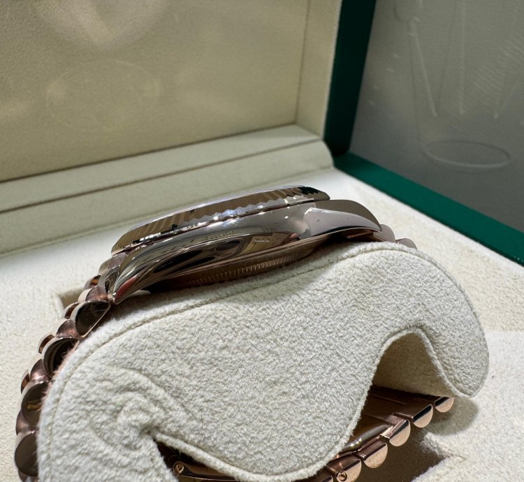 Rolex Day-date 40 228235 2025 40mm Everrose Presendial Bracelet Chocolate Dial Arabic Numerals Unworn Box Papers