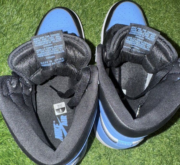 Air Jordan 1 Retro High Og Unc Toe Sneakers
