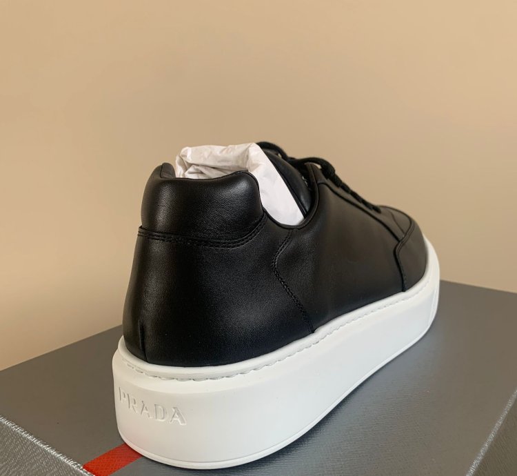 Thick Sole Low Top Sneakers In Black