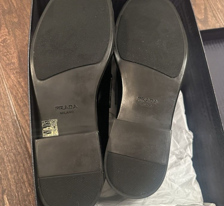 Triangle Logo-plaque Leather Loafers