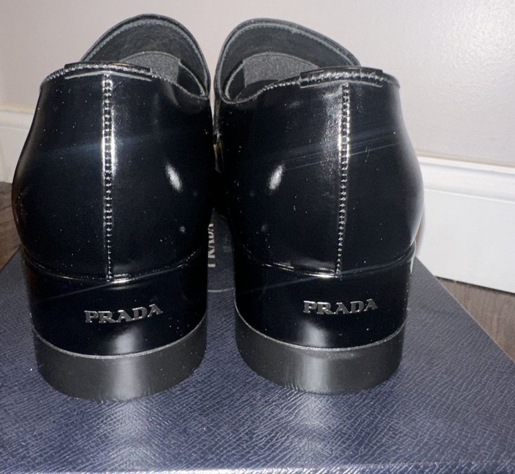 Triangle Logo-plaque Leather Loafers
