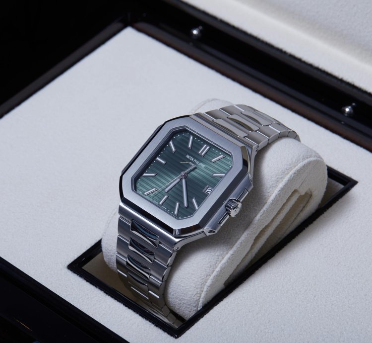 Patek Philippe Cubitus 5821 1a-001 Green - Box Papers - New Model - 2024