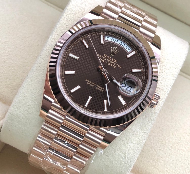 Rolex Day-date 40 228235 Choco Diagonal Dial