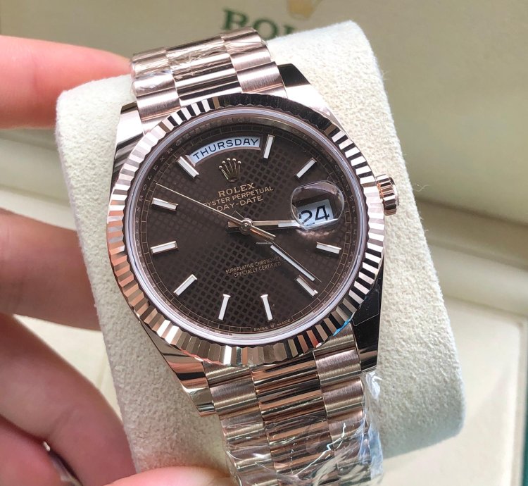 Rolex Day-date 40 228235 Choco Diagonal Dial