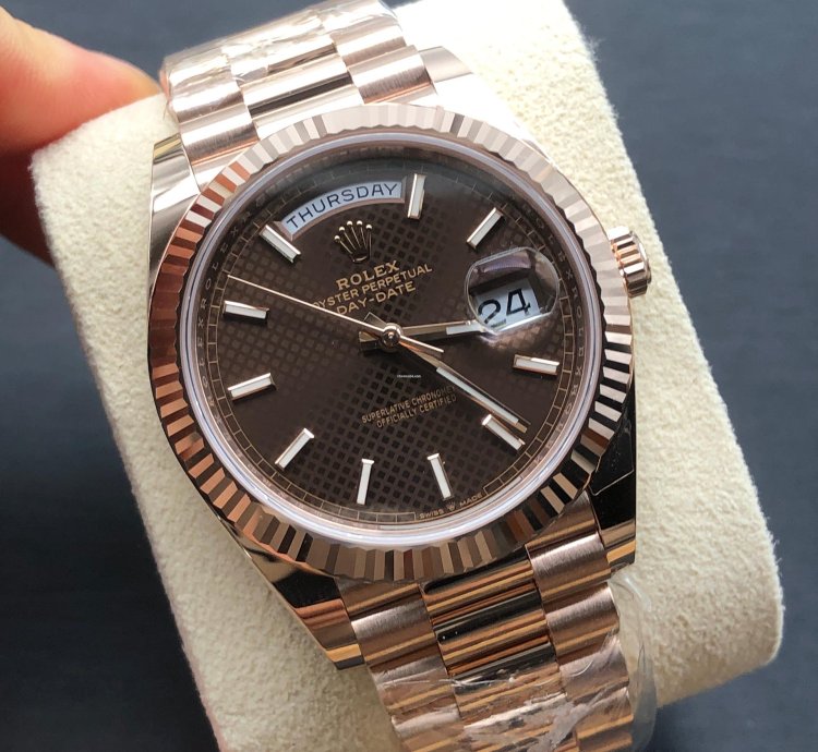 Rolex Day-date 40 228235 Choco Diagonal Dial