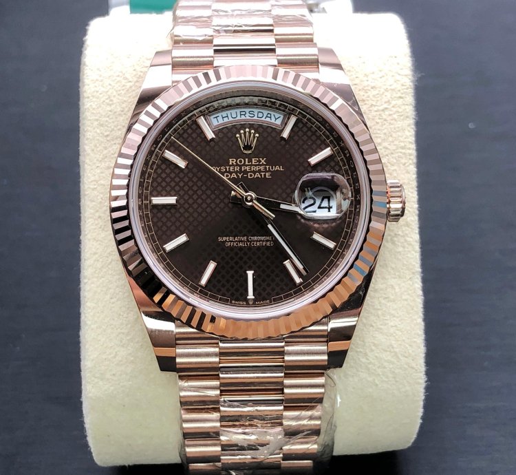 Rolex Day-date 40 228235 Choco Diagonal Dial