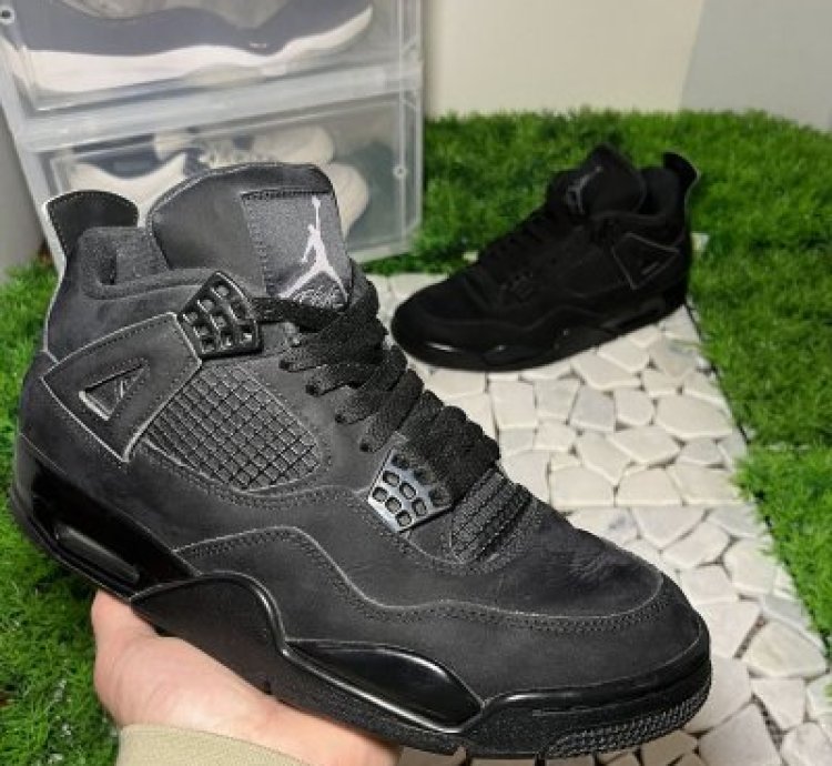 Air Jordan 4 Black Cat