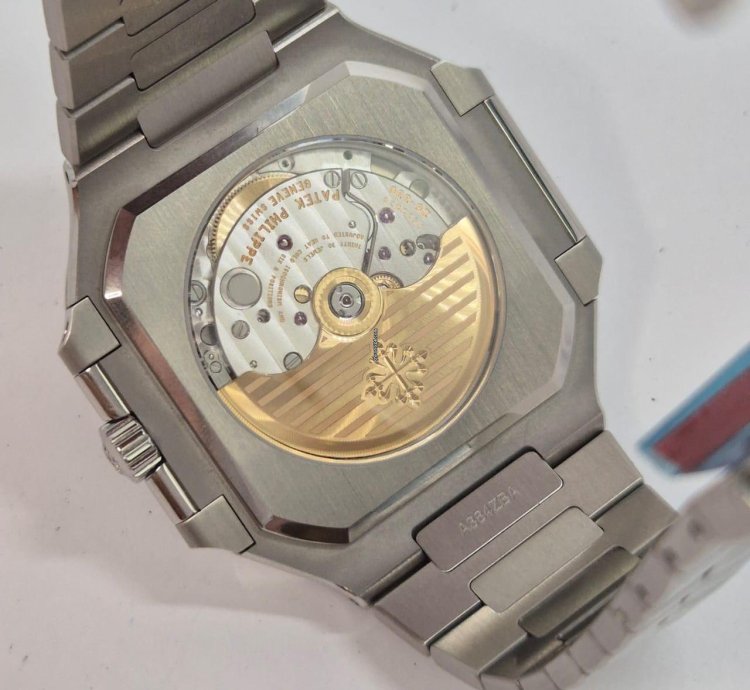 Patek Philippe Cubitus Green Dial 45mm Autom Tico Completo