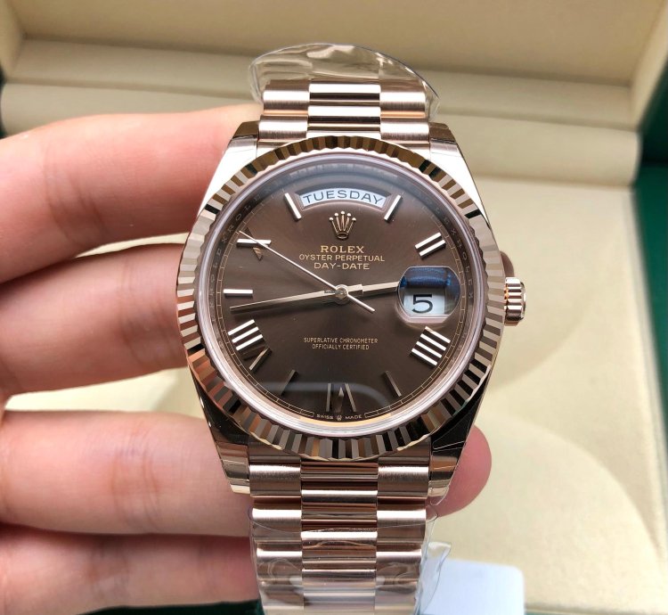 Rolex Day-date 40 228235 Choco Roman Dial