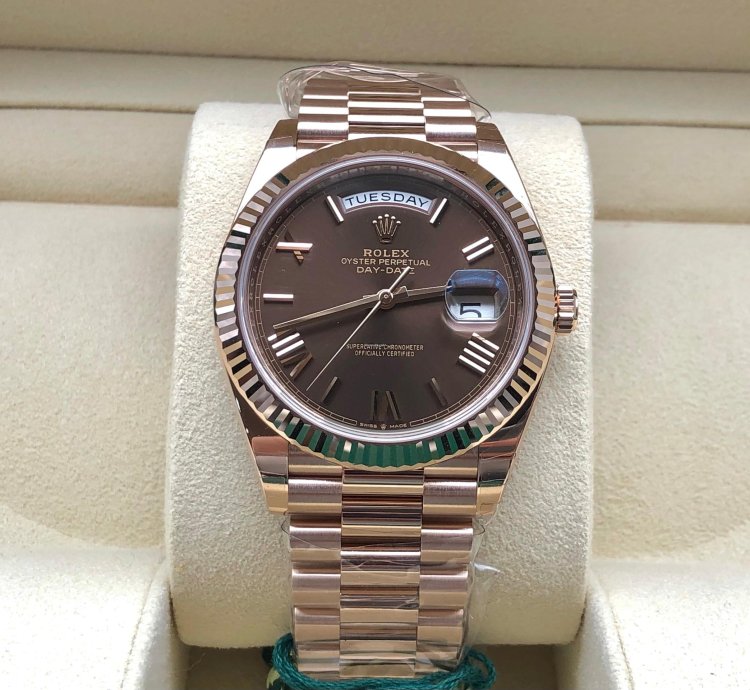 Rolex Day-date 40 228235 Choco Roman Dial