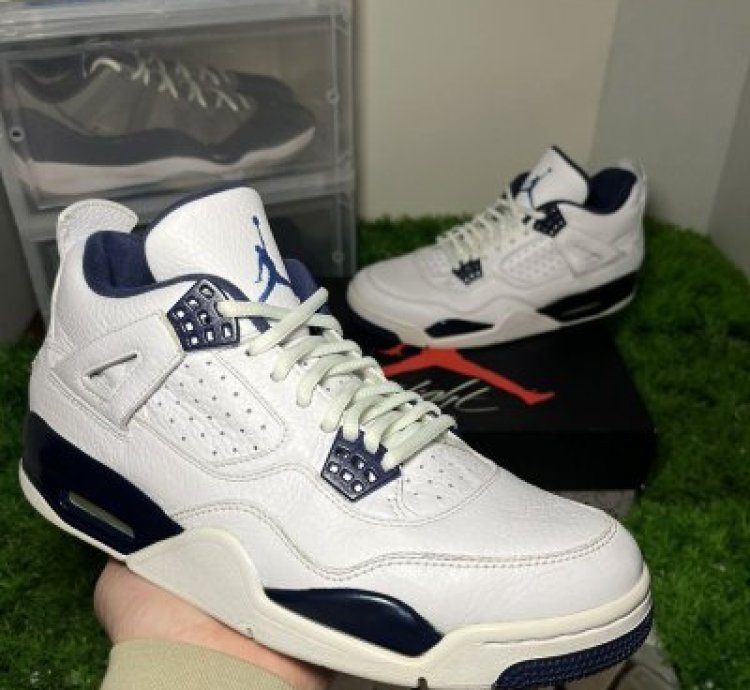 Air Jordan 4 Columbia