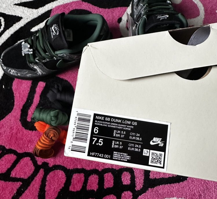 There Nike Sb Dunk Low