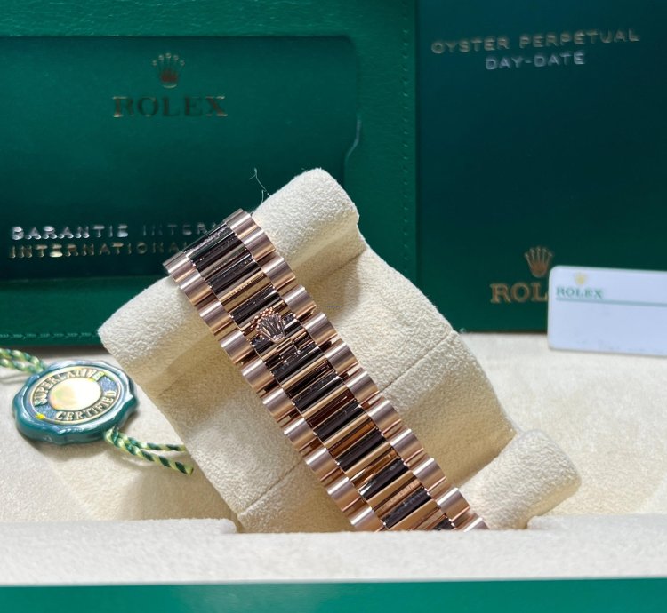 Rolex Day-date 40 228235 Day-date 40mm Rose Gold Olive Green Roman Dial Presidential