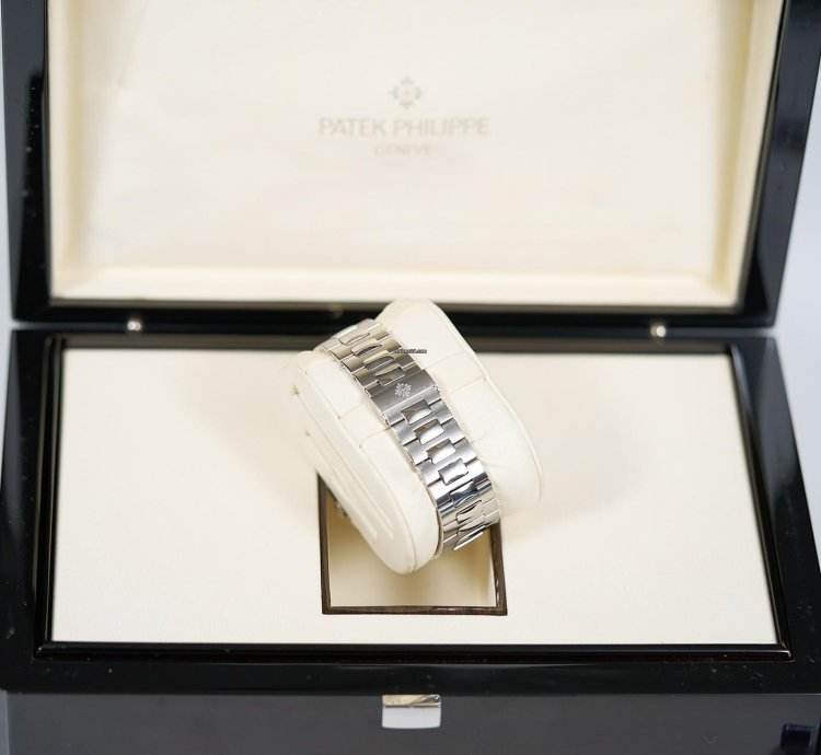 Patek Philippe Full Set Serviced Unpolished Cheapest Worldwide Nautilus 5800 1a Blue Dial