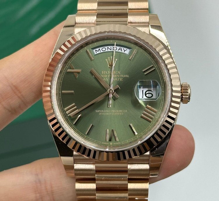 Rolex Day-date 40 228235 Green Roman Dial Rose Gold President