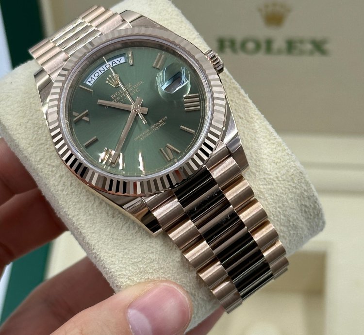 Rolex Day-date 40 228235 Green Roman Dial Rose Gold President