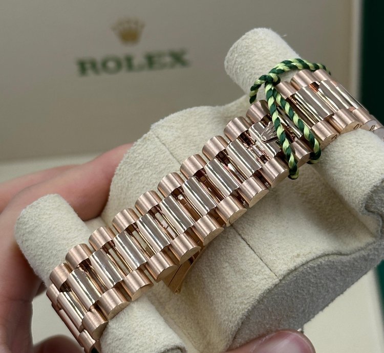 Rolex Day-date 40 228235 Green Roman Dial Rose Gold President