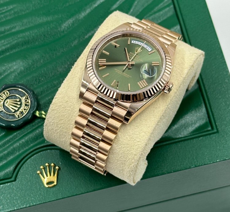 Rolex Day-date 40 228235 Green Roman Dial Rose Gold President