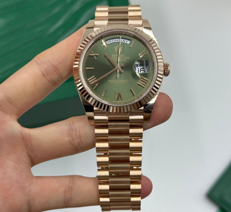 Rolex Day-date 40 228235 Green Roman Dial Rose Gold President