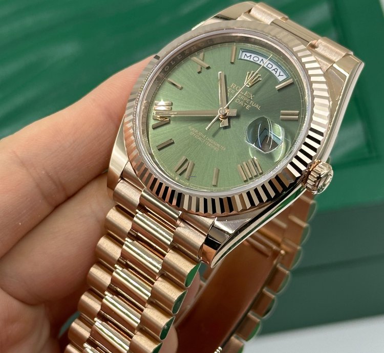 Rolex Day-date 40 228235 Green Roman Dial Rose Gold President