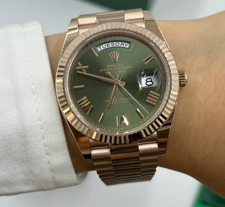 Rolex Day-date 40 228235 Green Roman Dial Rose Gold President