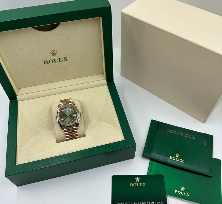 Rolex Day-date 40 228235 Green Roman Dial Rose Gold President