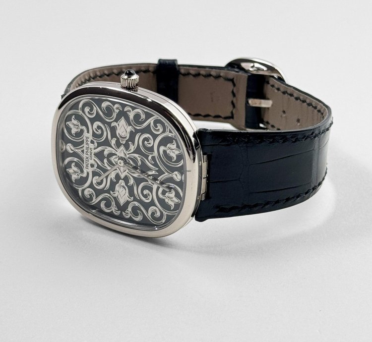 Patek Philippe Golden Ellipse 5738 51g-001 White Gold Engraved Dial 2023