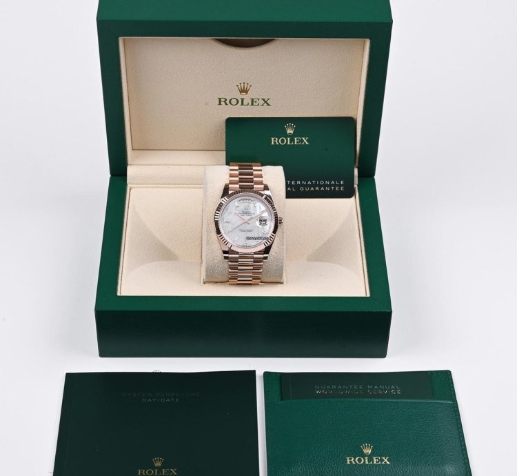 Rolex Day-date 40 228235 Rose Gold Mop Diamond Dial Fullset