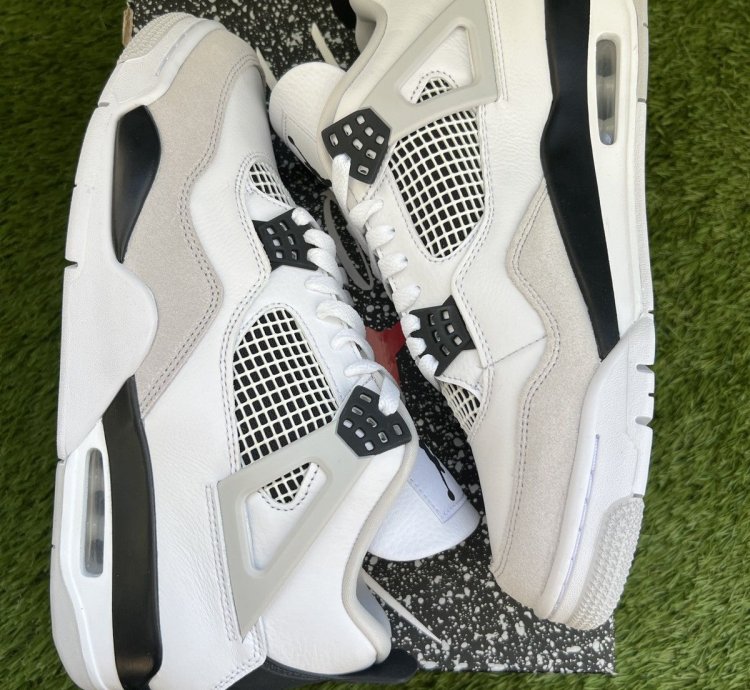 Air Jordan 4 Retro Military Black