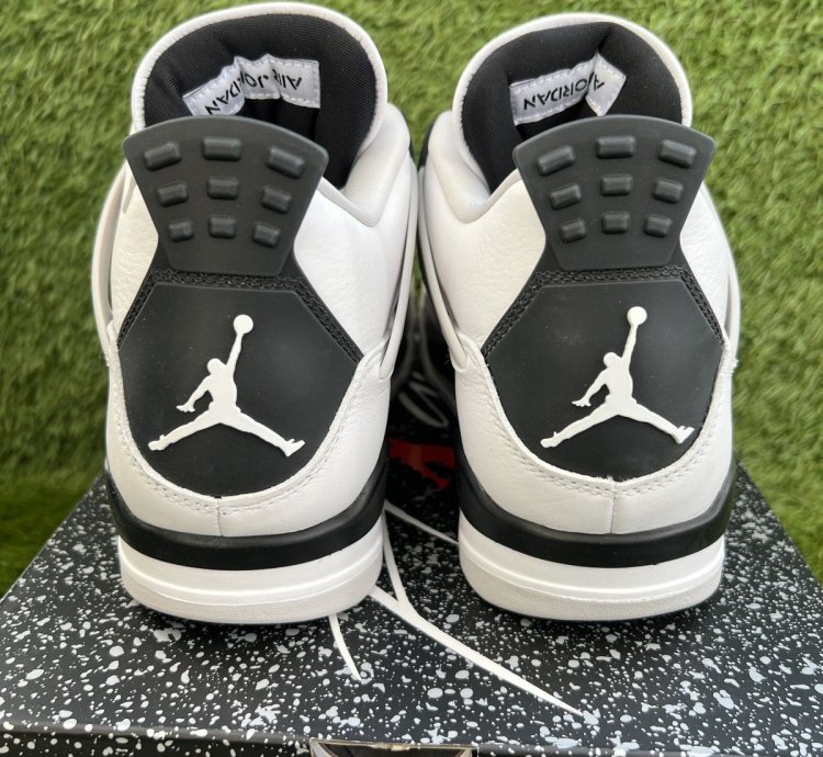 Air Jordan 4 Retro Military Black