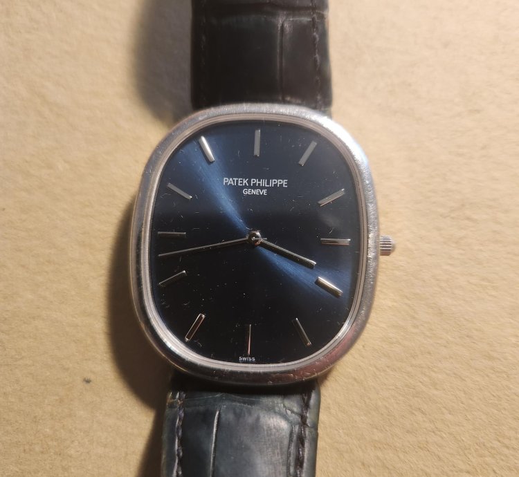 Patek Philippe Golden Ellipse Magnifique Patek Phillippe En Platine Avec Diamant 0 2 Carat