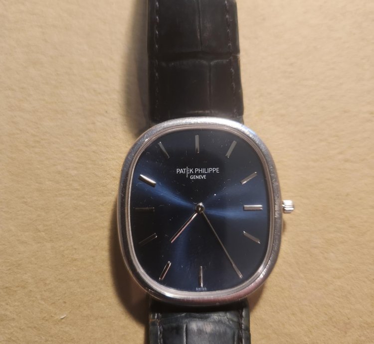 Patek Philippe Golden Ellipse Magnifique Patek Phillippe En Platine Avec Diamant 0 2 Carat