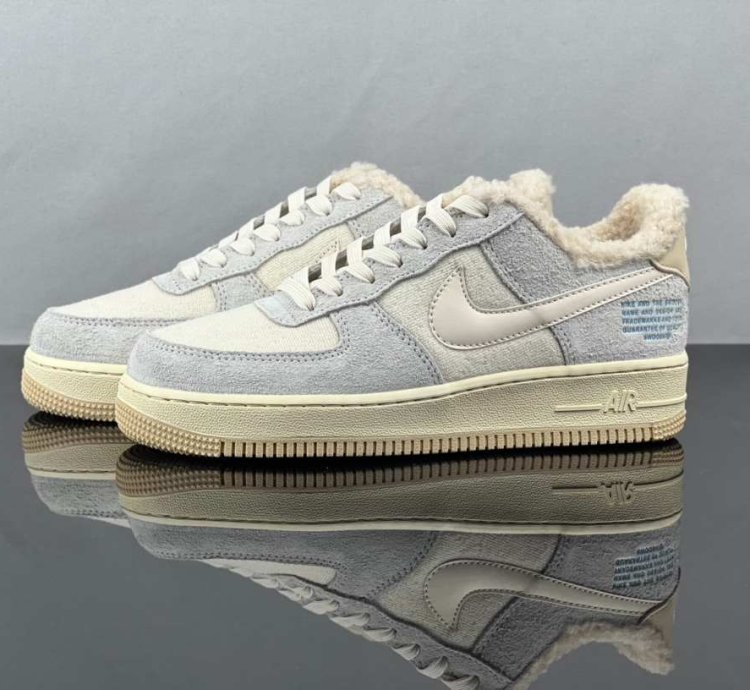 Nike Air Force 1 Lv8 Photon Dust