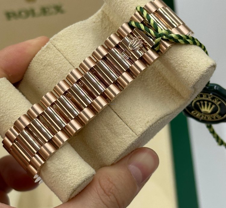 Rolex Day-date 40 228235a Choco Roman Diamonds
