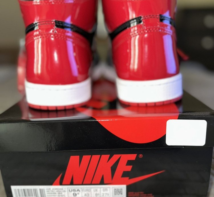 Air Jordan Retro 1 High Og Patent Bred