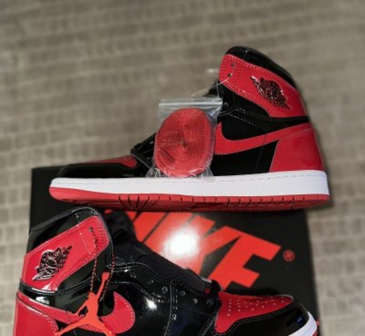Air Jordan Retro 1 High Og Patent Bred