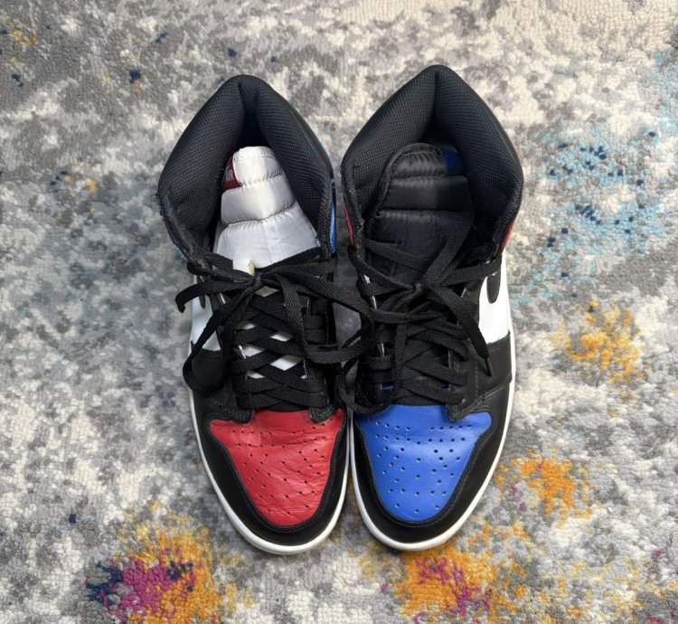 Air Jordan Retro 1 Top 3 Size 9