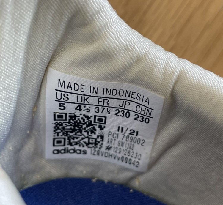 Model Adidas Originals Country Og Color Beige