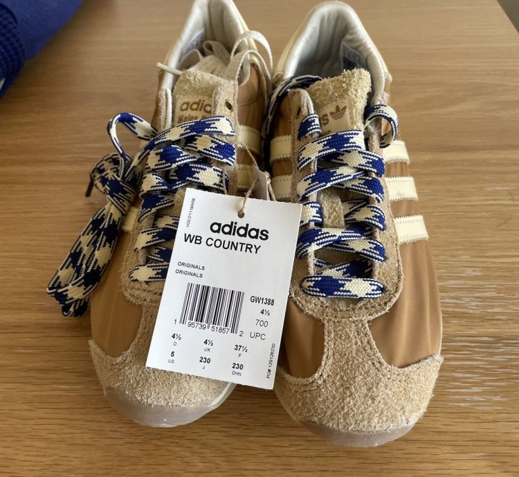 Model Adidas Originals Country Og Color Beige