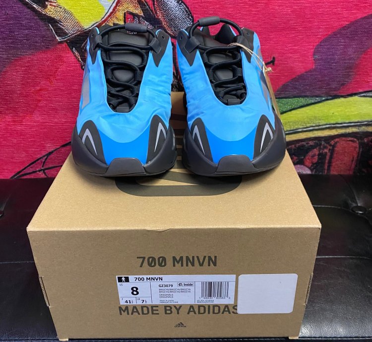 New Adidas Yeezy Bright Cyan Mnvn 700s Size Us 8