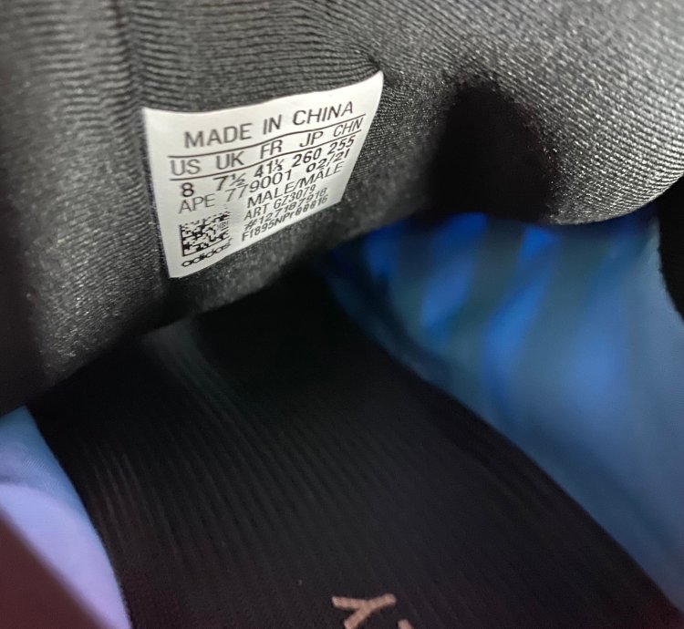 New Adidas Yeezy Bright Cyan Mnvn 700s Size Us 8